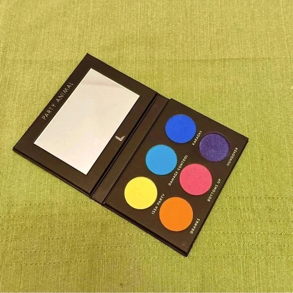 Eyeshadow - Picture 1 of 3